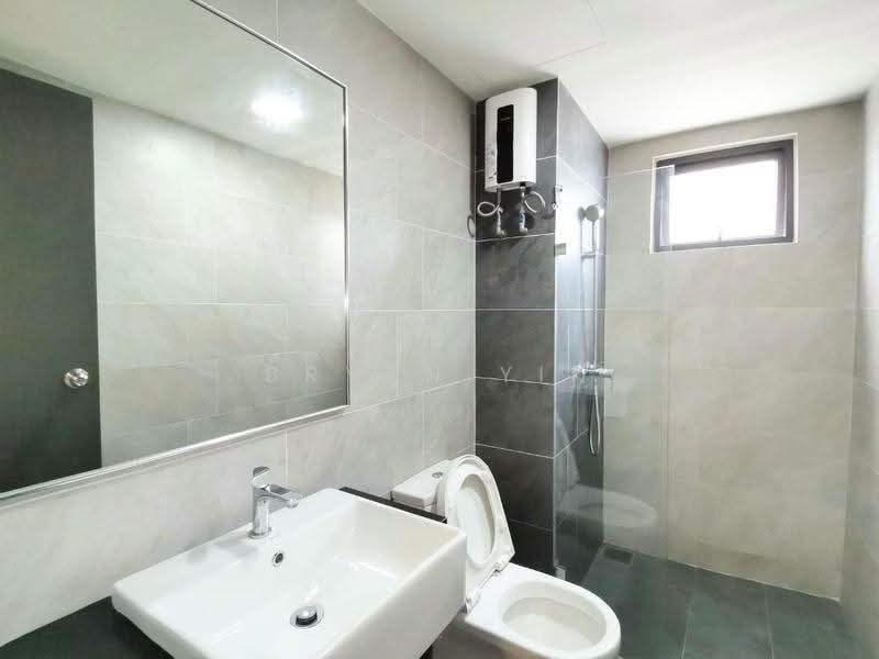 Kediaman Servis untuk Dijual di Emporis - Bryan Yik - Bathroom - PropertyGuru.com.my