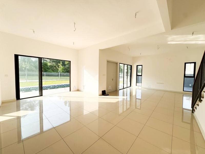 Rumah Teres 2-Tingkat untuk Dijual di Taman Cahaya Alam (Shah Alam) - Izzat Zamros - Living Room - PropertyGuru.com.my