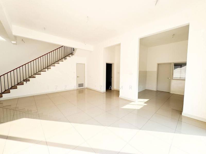 Rumah Teres 2-Tingkat untuk Dijual di Taman Cahaya Alam (Shah Alam) - Izzat Zamros - Living Room - PropertyGuru.com.my