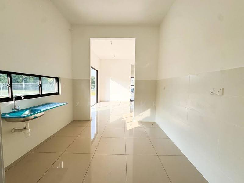 Rumah Teres 2-Tingkat untuk Dijual di Taman Cahaya Alam (Shah Alam) - Izzat Zamros - Kitchen - PropertyGuru.com.my