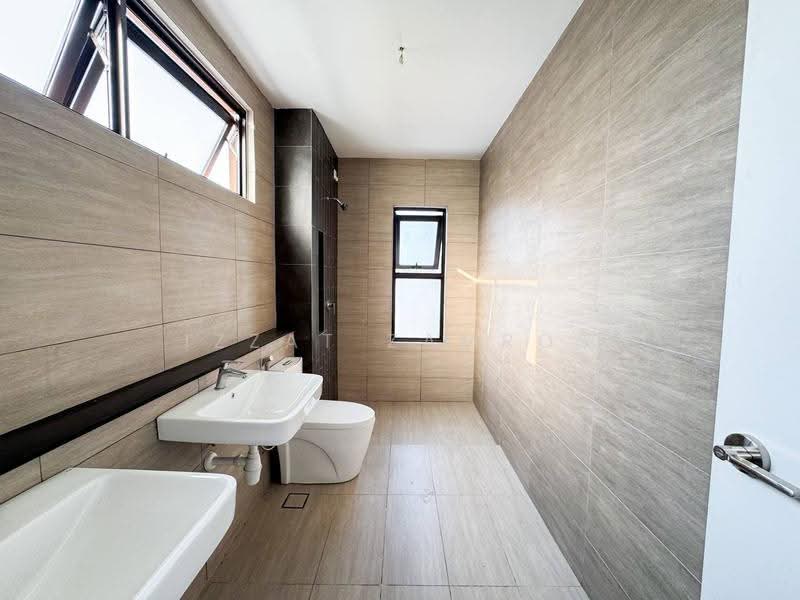 Rumah Teres 2-Tingkat untuk Dijual di Taman Cahaya Alam (Shah Alam) - Izzat Zamros - Bathroom - PropertyGuru.com.my