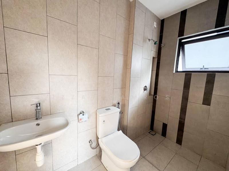 Rumah Teres 2-Tingkat untuk Dijual di Taman Cahaya Alam (Shah Alam) - Izzat Zamros - Bathroom - PropertyGuru.com.my