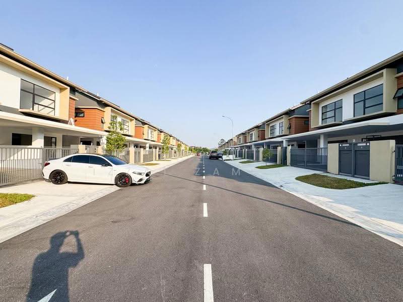Rumah Teres 2-Tingkat untuk Dijual di Taman Cahaya Alam (Shah Alam) - Izzat Zamros - Exterior - PropertyGuru.com.my