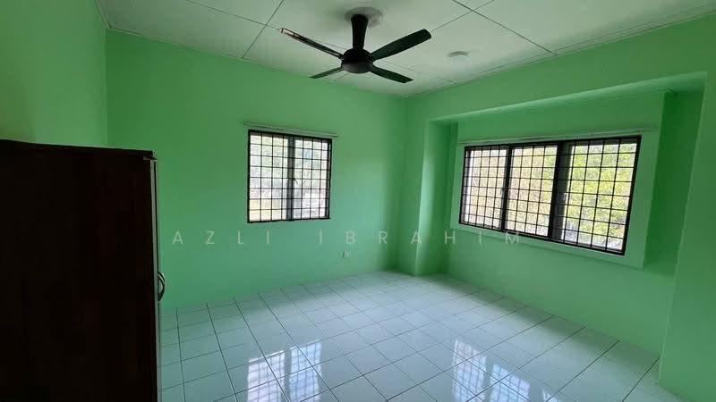 Rumah Teres 2-Tingkat untuk Dijual di Taman Impian Indah (Sungai Buloh) - Azli Ibrahim - Bedroom - PropertyGuru.com.my