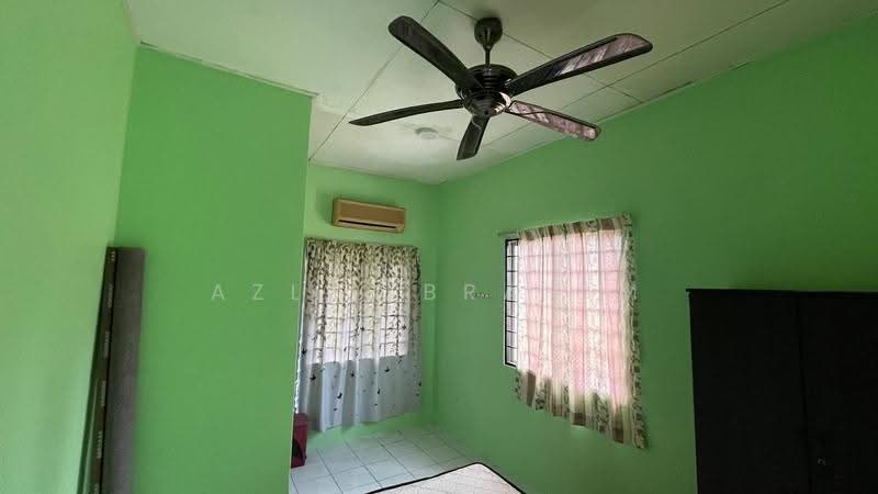 Rumah Teres 2-Tingkat untuk Dijual di Taman Impian Indah (Sungai Buloh) - Azli Ibrahim - Bedroom - PropertyGuru.com.my