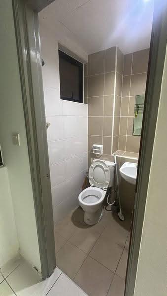 Kediaman Servis untuk Dijual di Sky Gardens Residences - Nico Chong - Bathroom - PropertyGuru.com.my