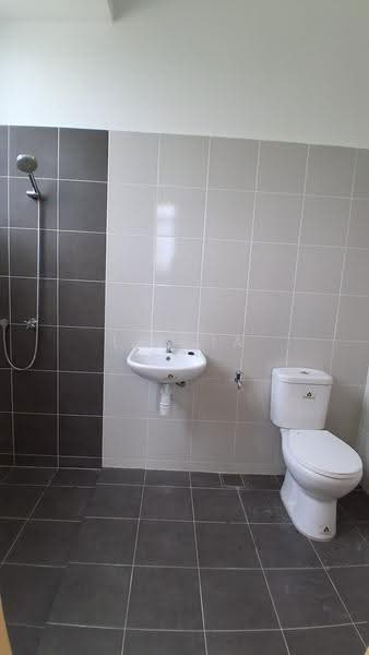 2-storey Terraced House for Rent in Rawang (Selangor) - Lau Ia Ein - Bathroom - PropertyGuru.com.my