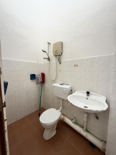 Rumah Teres 2-Tingkat untuk Disewa di Taman Desa Damai (Bukit Mertajam) - Kerry Seah - Bathroom - PropertyGuru.com.my