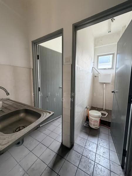 Factory for Rent in Rawang (Selangor) - Katherine Leong - Bathroom - PropertyGuru.com.my