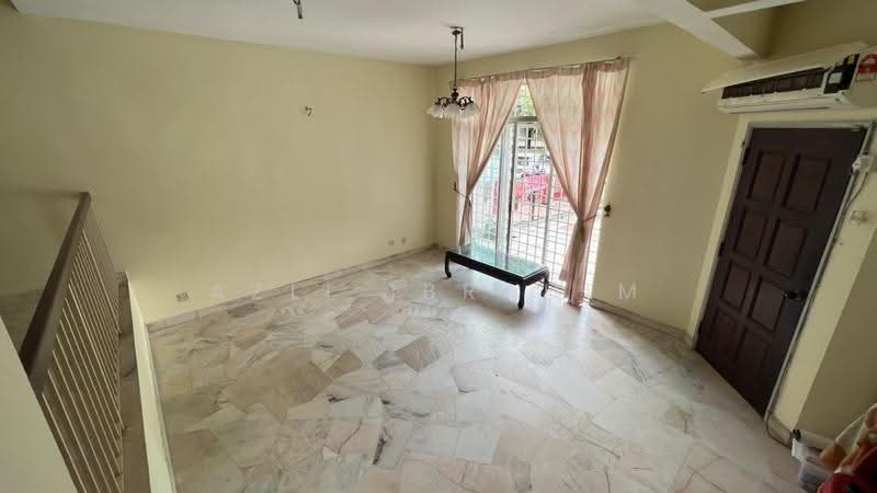 2-storey Terraced House for Sale in Seksyen 5 Wangsa Maju (Wangsa Maju) - Azli Ibrahim - Living Room - PropertyGuru.com.my