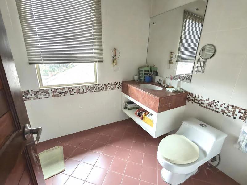 Rumah Berkembar untuk Dijual di Batu Kawah New Township (Kuching) - Hunter Wee - Bathroom - PropertyGuru.com.my