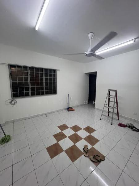 Rumah Flat untuk Disewa di Pangsapuri Sri Meranti - Sisi Goh - Living Room - PropertyGuru.com.my