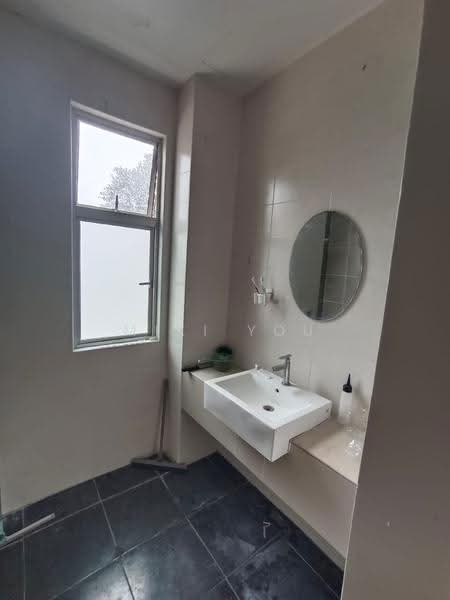 Rumah Teres 2-Tingkat untuk Dijual di Bandar Rimbayu (Telok Panglima Garang) - Miki You - Bathroom - PropertyGuru.com.my