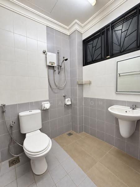 2-storey Terraced House for Sale in Bandar Kinrara Seksyen 9 (Bandar Kinrara) - Lucas Loh - Bathroom - PropertyGuru.com.my