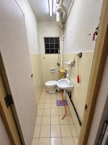 Apartment for Sale at saujana apartment - Hakimi Akmal - Bathroom - PropertyGuru.com.my