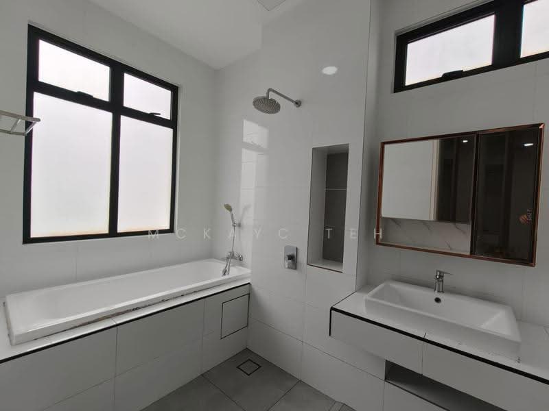 Bungalow House for Rent in Kuala Selangor (Selangor) - MckayC TEH - Bathroom - PropertyGuru.com.my