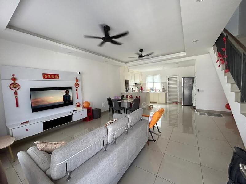 2-storey Terraced House for Sale in Bandar Rimbayu (Telok Panglima Garang) - Miki You - Living Room - PropertyGuru.com.my