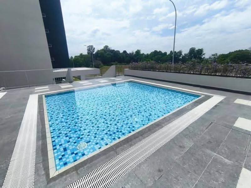 Kediaman Servis untuk Dijual di Residensi Bukit Tiara - Yap Yong Yong - Pool - PropertyGuru.com.my