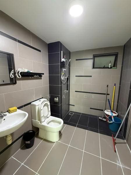 Condominium for Rent at The Z Residence - Yen Alice - Master Bathroom - PropertyGuru.com.my