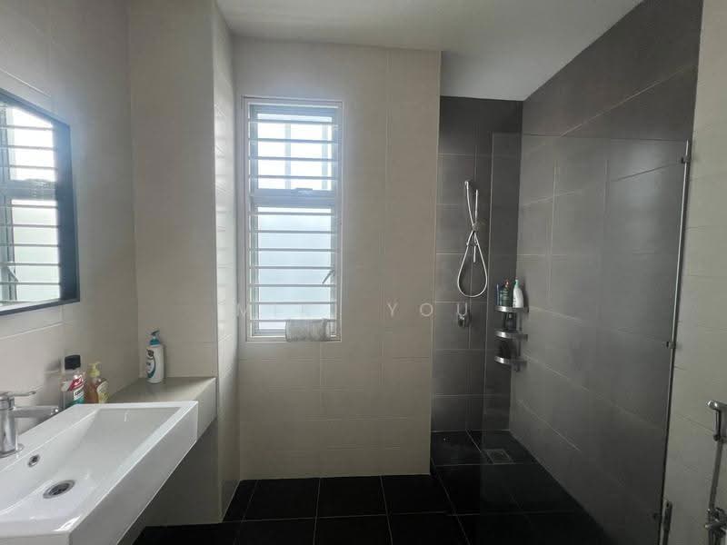 Rumah Teres 2-Tingkat untuk Dijual di Bandar Saujana Putra (Tanjong Duabelas) - Miki You - Bathroom - PropertyGuru.com.my