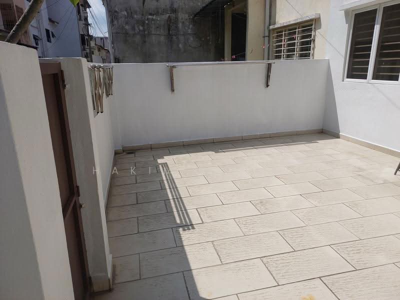 Rumah Teres 3-Tingkat untuk Disewa di Bandar Putra Permai (Seri Kembangan) - Hakimi Akmal - Exterior - PropertyGuru.com.my
