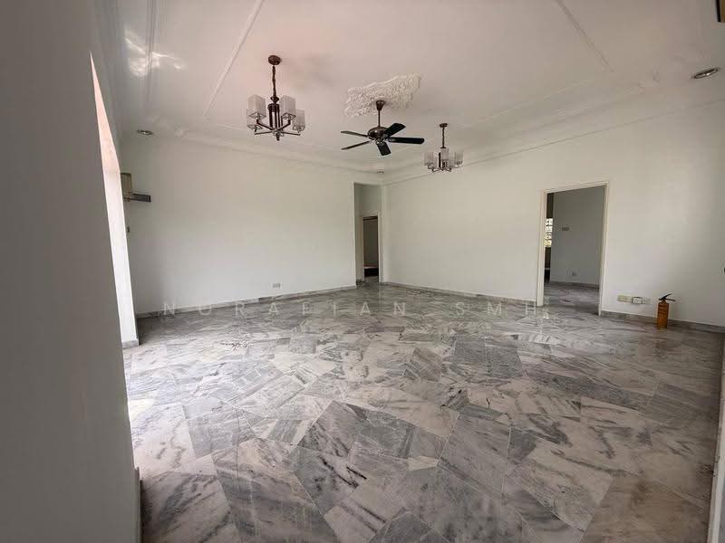 Bungalow House for Sale in Bandar Country Homes (Rawang) - Norafian SMH - Living Room - PropertyGuru.com.my
