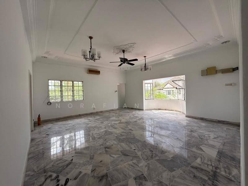 Bungalow House for Sale in Bandar Country Homes (Rawang) - Norafian SMH - Living Room - PropertyGuru.com.my