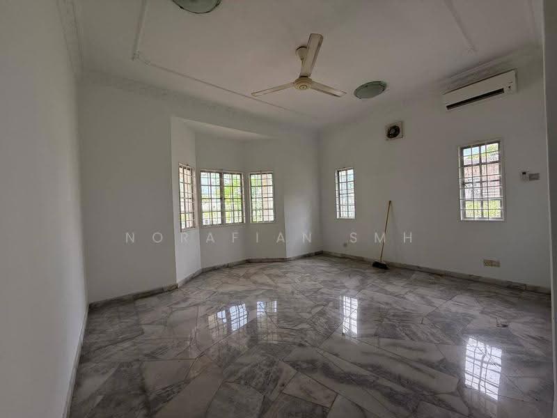 Bungalow House for Sale in Bandar Country Homes (Rawang) - Norafian SMH - Living Room - PropertyGuru.com.my
