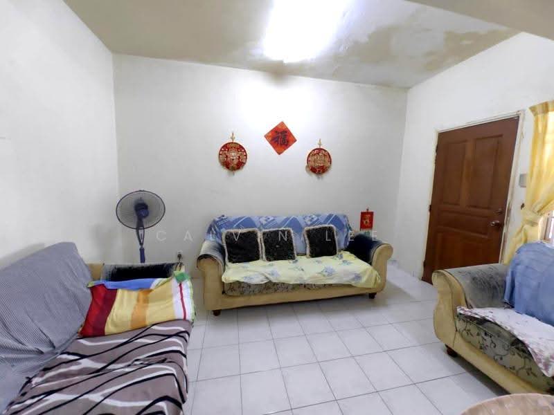2-storey Terraced House for Sale in Bandar Putra Kulai (Kulai) - Calvin Lee - Living Room - PropertyGuru.com.my