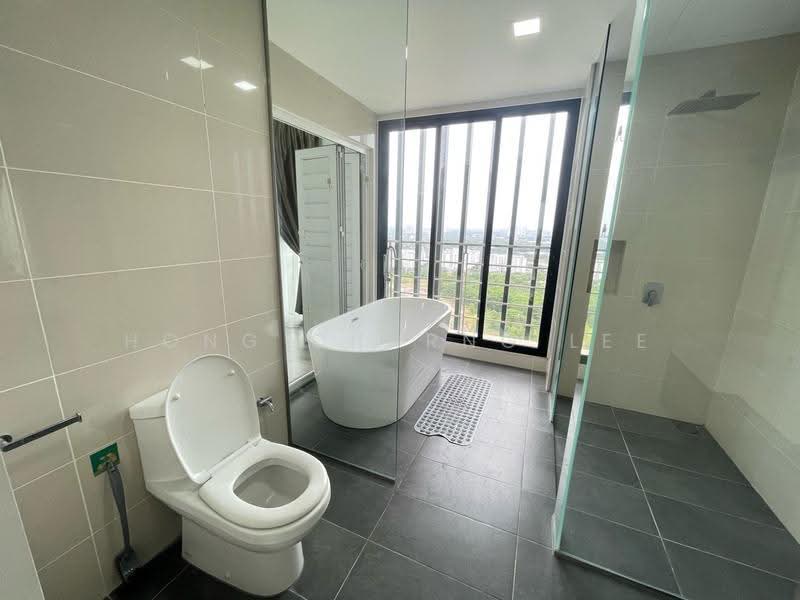 Service Residence for Rent at Southkey Mosaic - Hong Charng Lee - Bathroom - PropertyGuru.com.my