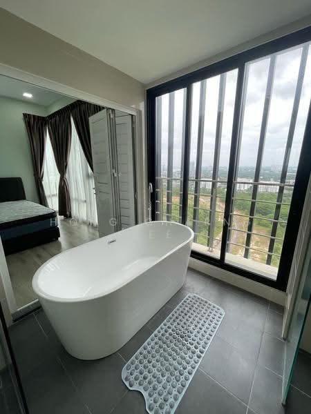 Service Residence for Rent at Southkey Mosaic - Hong Charng Lee - Bathroom - PropertyGuru.com.my