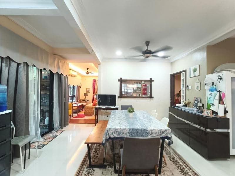 Rumah Teres 2-Tingkat untuk Dijual di Taman Sri Andalas (Klang) - Salawati Busro - Dining Room - PropertyGuru.com.my