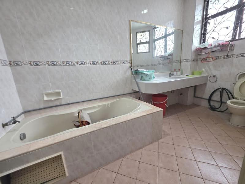Semi-Detached House for Sale in Cheras (Selangor) - Ken Lew - Bathroom - PropertyGuru.com.my