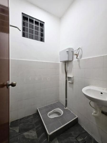 1-storey Terraced House for Sale in Taman Megah Ria (Masai) - ERIC YAP - Bathroom - PropertyGuru.com.my