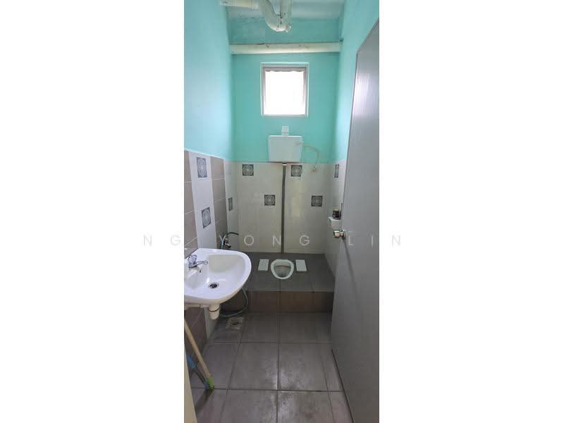 Kedai / Pejabat untuk Disewa di Taman Nusantara (Iskandar Puteri (Nusajaya)) - Ng Yong Lin - Bathroom - PropertyGuru.com.my