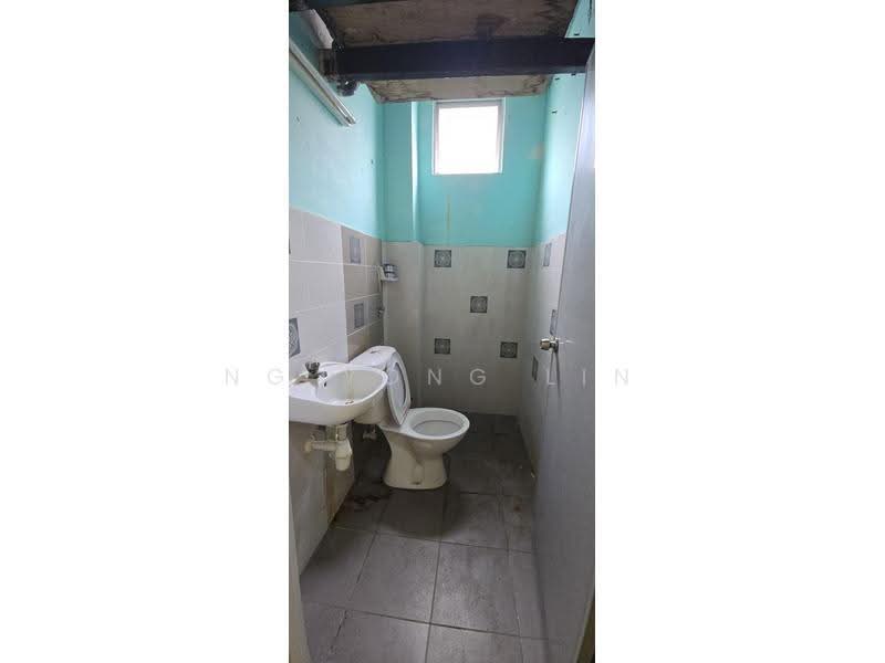 Kedai / Pejabat untuk Disewa di Taman Nusantara (Iskandar Puteri (Nusajaya)) - Ng Yong Lin - Bathroom - PropertyGuru.com.my