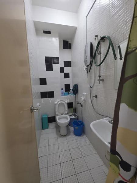 Service Residence for Sale at The Sky Executive Suites - Lynn SL - Bathroom - PropertyGuru.com.my