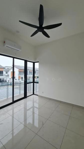 2-storey Terraced House for Rent in Bandar Rimbayu (Telok Panglima Garang) - Elyn Soo - Balcony - PropertyGuru.com.my