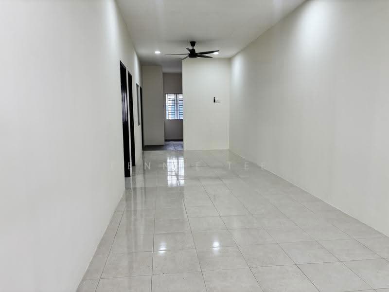 Rumah Teres 1-Tingkat untuk Disewa di Teluk Intan (Perak) - Fennie Tee - Living Room - PropertyGuru.com.my