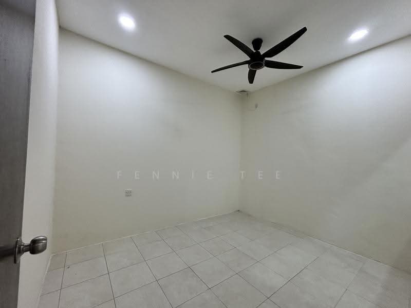 Rumah Teres 1-Tingkat untuk Disewa di Teluk Intan (Perak) - Fennie Tee - Bedroom - PropertyGuru.com.my