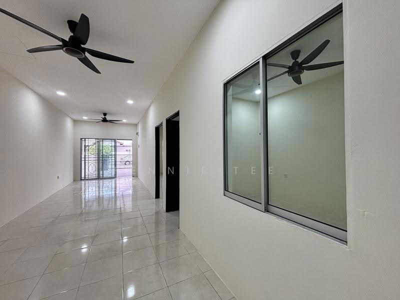 Rumah Teres 1-Tingkat untuk Disewa di Teluk Intan (Perak) - Fennie Tee - Living Room - PropertyGuru.com.my
