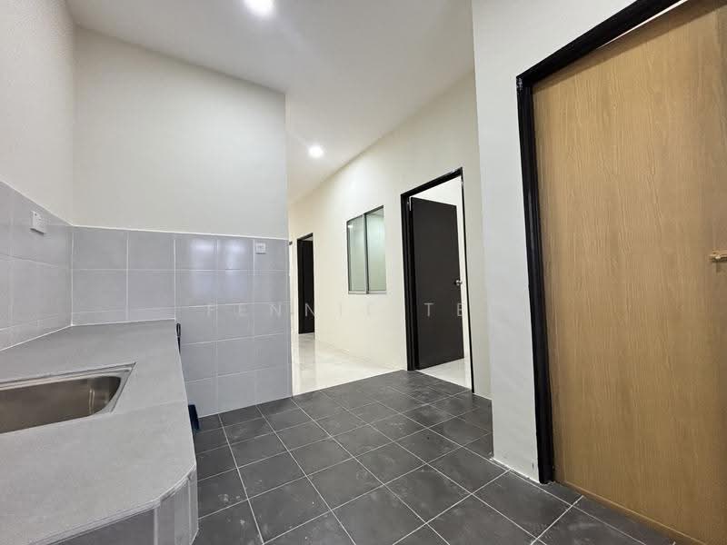 Rumah Teres 1-Tingkat untuk Disewa di Teluk Intan (Perak) - Fennie Tee - Wet kitchen - PropertyGuru.com.my