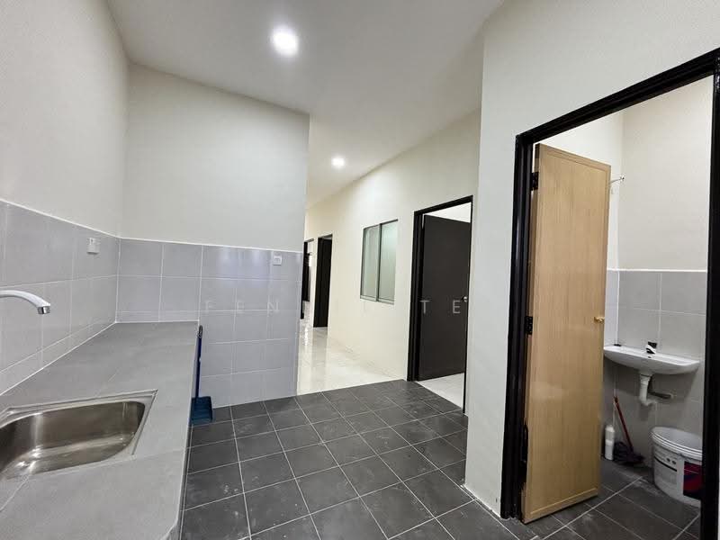 Rumah Teres 1-Tingkat untuk Disewa di Teluk Intan (Perak) - Fennie Tee - Kitchen - PropertyGuru.com.my