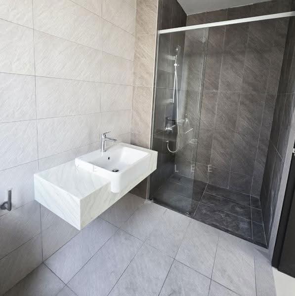 Rumah Berkembar untuk Dijual di Bandar Tropicana Aman (Telok Panglima Garang) - Kenix Lee - Bathroom - PropertyGuru.com.my