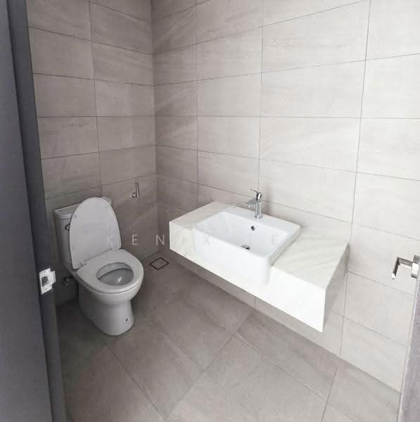 Rumah Berkembar untuk Dijual di Bandar Tropicana Aman (Telok Panglima Garang) - Kenix Lee - Bathroom - PropertyGuru.com.my