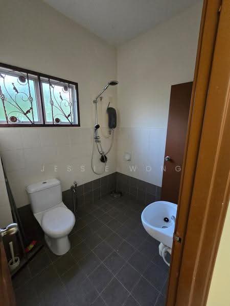 Rumah Teres 2-Tingkat untuk Dijual di Saujana Rawang (Rawang) - Jessie Wong - Bathroom - PropertyGuru.com.my