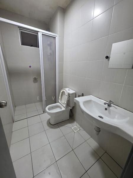 Kediaman Servis untuk Disewa di Meridin Bayvue Serviced Apartment - Elvis Ku - Bathroom - PropertyGuru.com.my