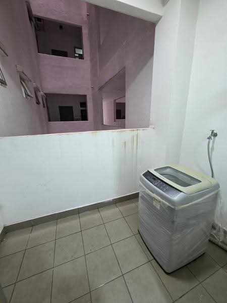 Kediaman Servis untuk Disewa di Meridin Bayvue Serviced Apartment - Elvis Ku - Balcony - PropertyGuru.com.my