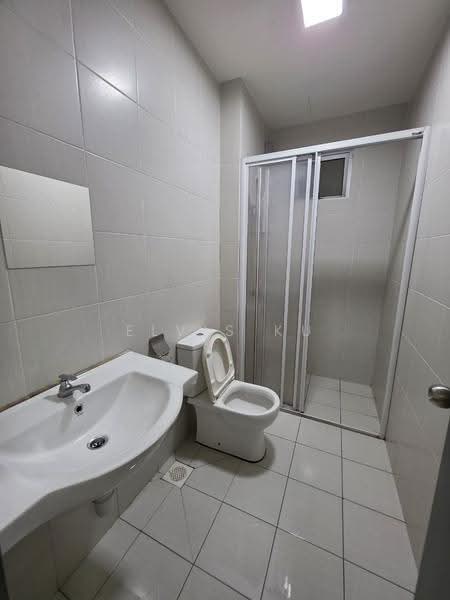 Kediaman Servis untuk Disewa di Meridin Bayvue Serviced Apartment - Elvis Ku - Bathroom - PropertyGuru.com.my