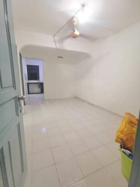 Flat for Sale at Flat Taman Ungku Tun Aminah - Elvis Ku - Interior - PropertyGuru.com.my